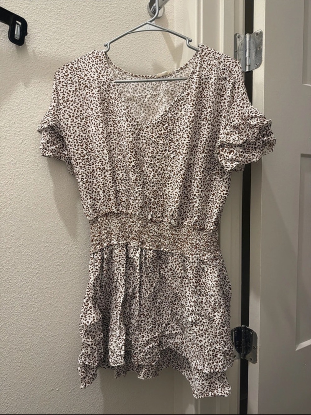 JODIFL Beige Leopard-Print Smocked Waist Blouse